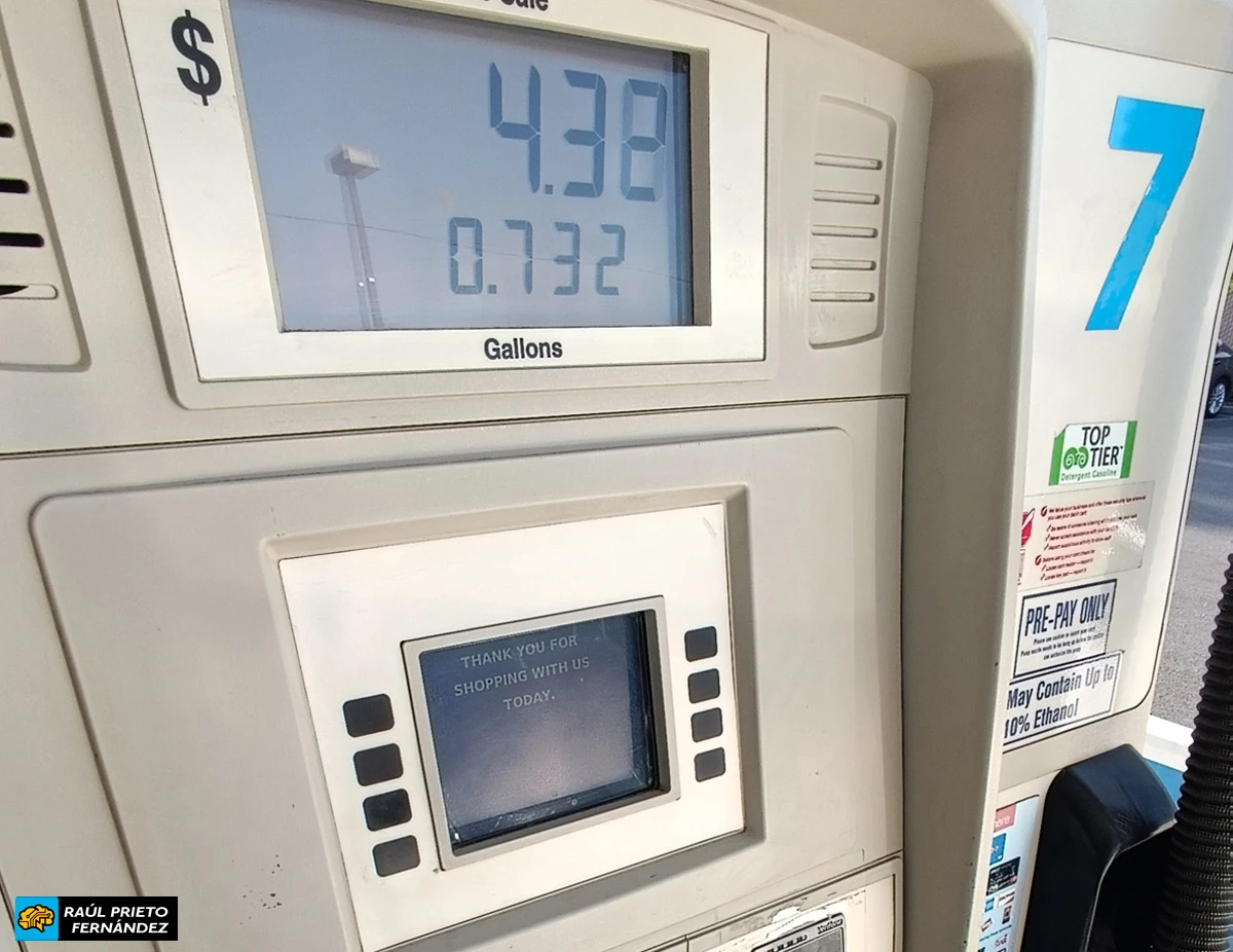 Repostar combustible en Estados Unidos